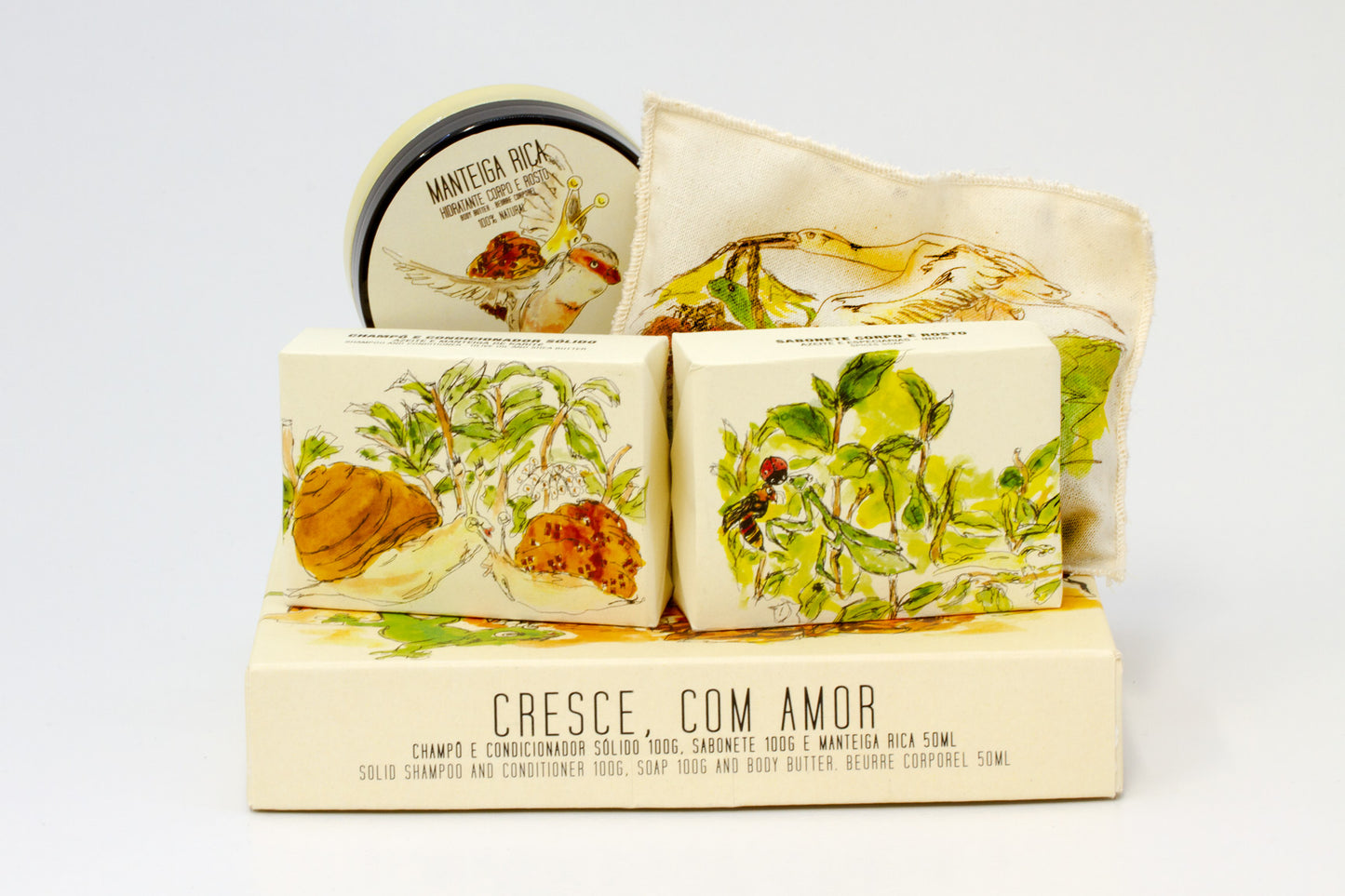 champô e condicionador sólido, sabonete, almofada de alfazema, manteiga rica e um postal ilustrado